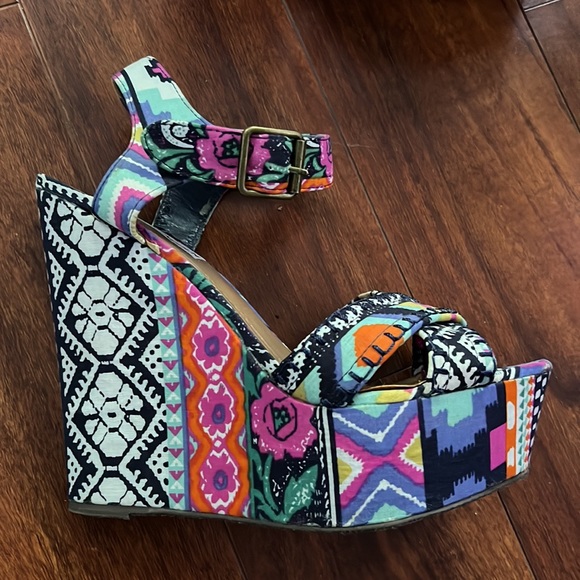 Steve Madden Shoes - Steve Madden colourful wedge sandals